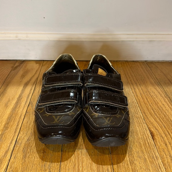 Louis Vuitton Monogram print Sneakers.  Size 38 but fits like 39. - Picture 1 of 9